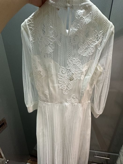 Красивое белое платье