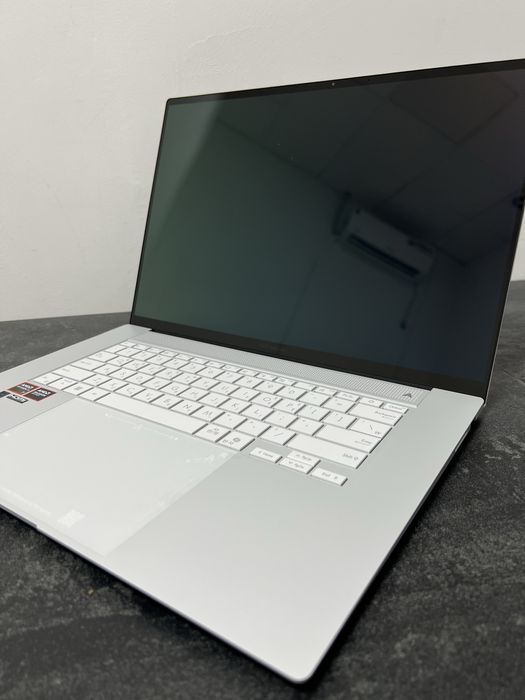 Asus Zenbook S16