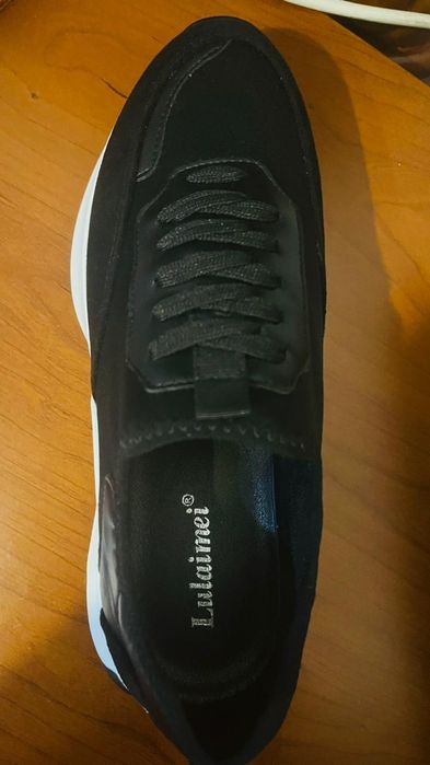 продаются кроссовки 39, новые