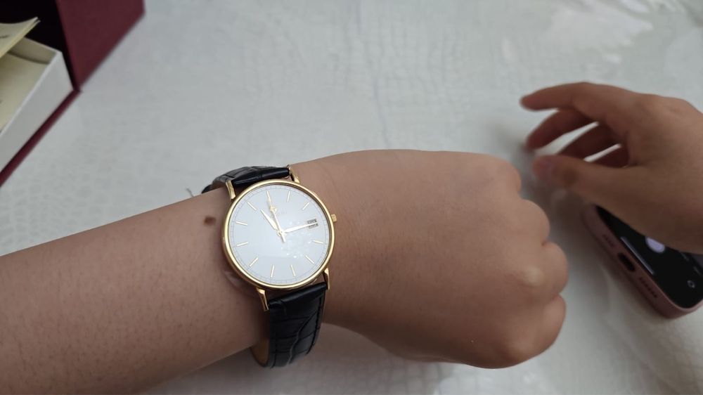 Золотые часы GNOMON