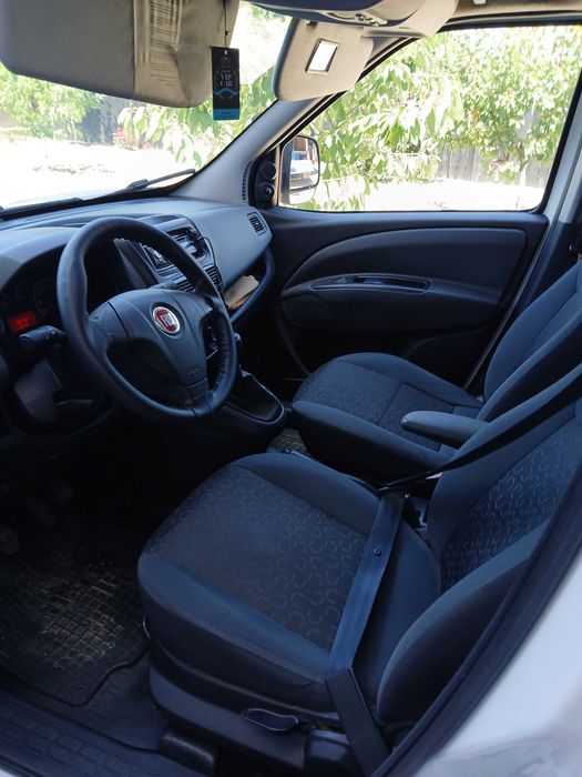Vând Fiat doblo 1.3 multijet  diesel  2012  masina este foarte bine întreținută atât mecanic cat si estetic