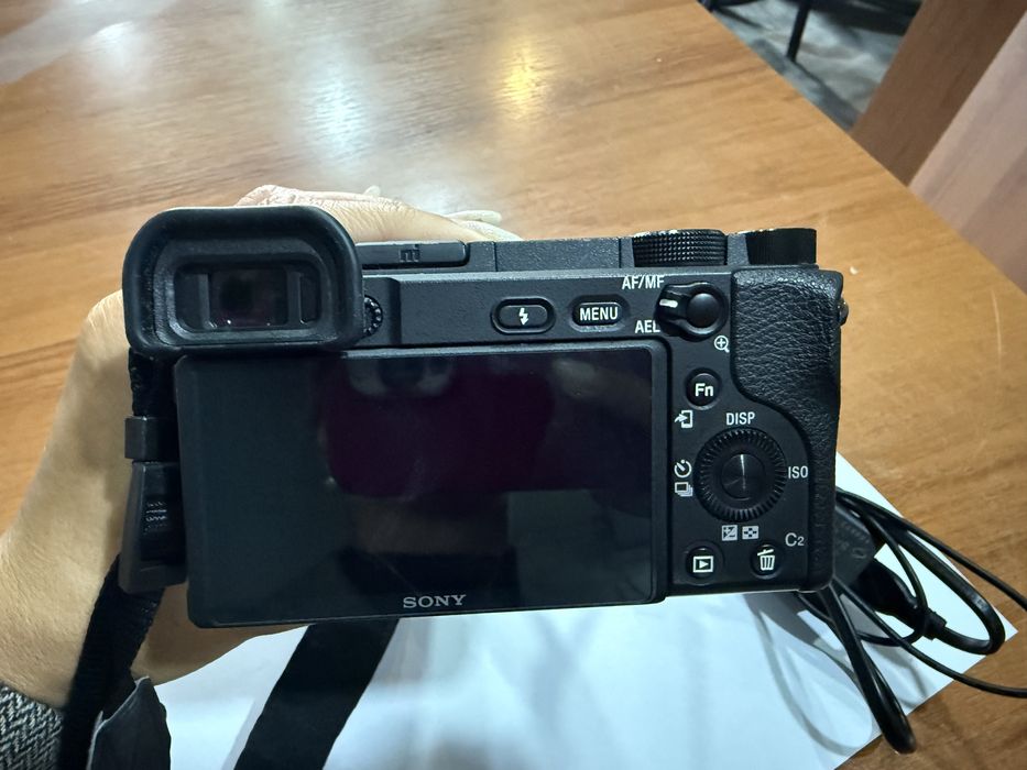 Фотоапарат Sony a6400 с обектив