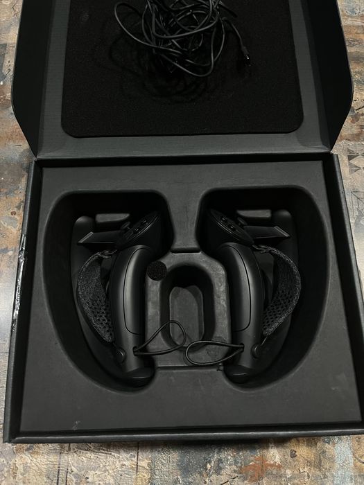 Valve Index Controllers (Knuckles)