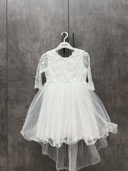 Продам нарядное белое платье для девочки