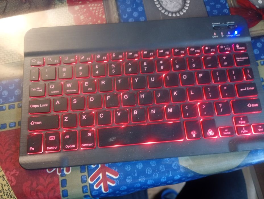 Vand tastatura wireless