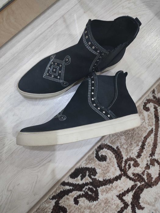 Продам женскую обувь