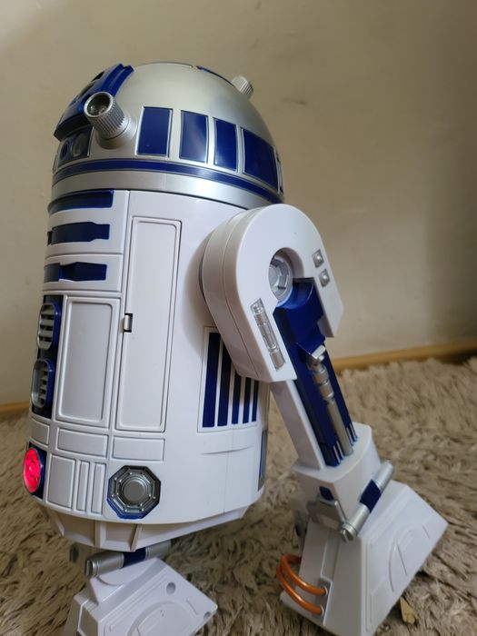 Vând  robot r2 d2 star wars cu comanda vocală