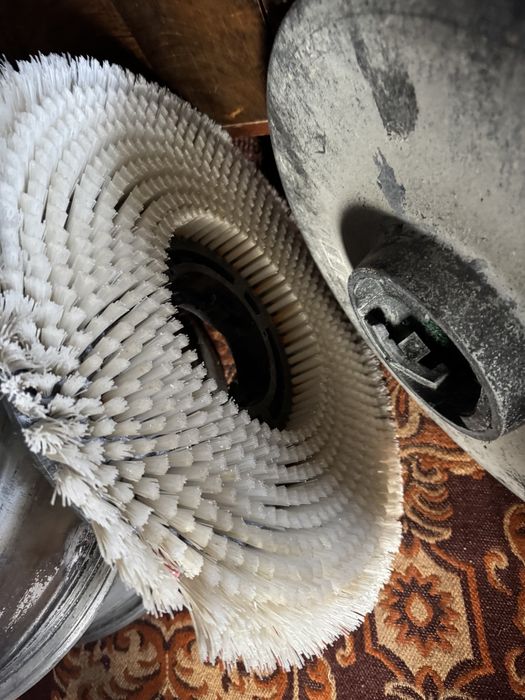 Еднодискова подопочистваща професионална машина