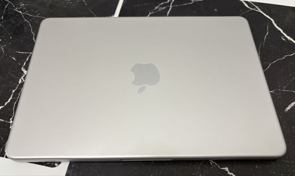 MacBook Neo Silver