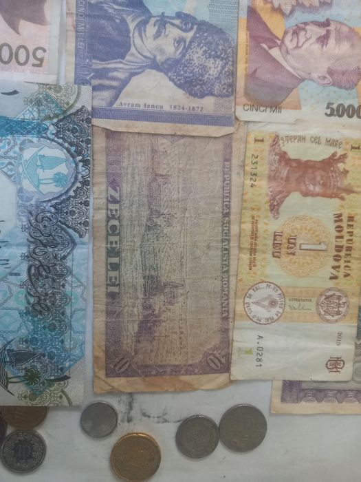 Bani vechi de vanzare