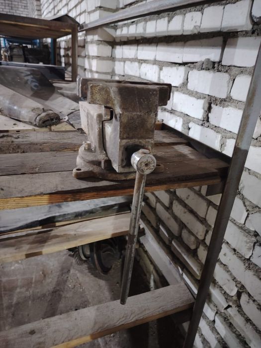 Продам тисы слесарные