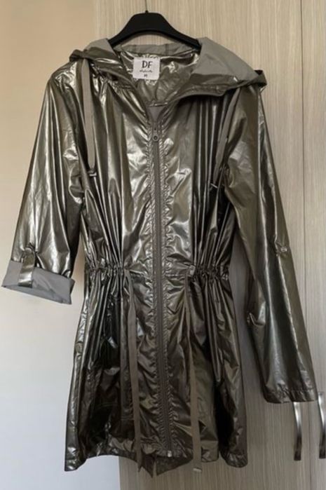 Два модела дамско манто/тренчкот