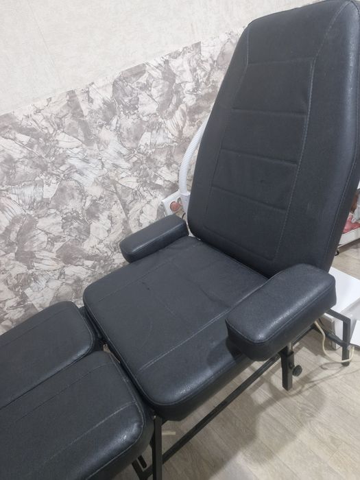 Продам кушетку в отличном состоянии.