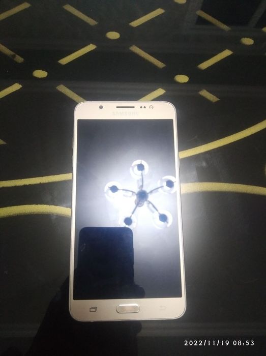 Telefon sotiladi J7