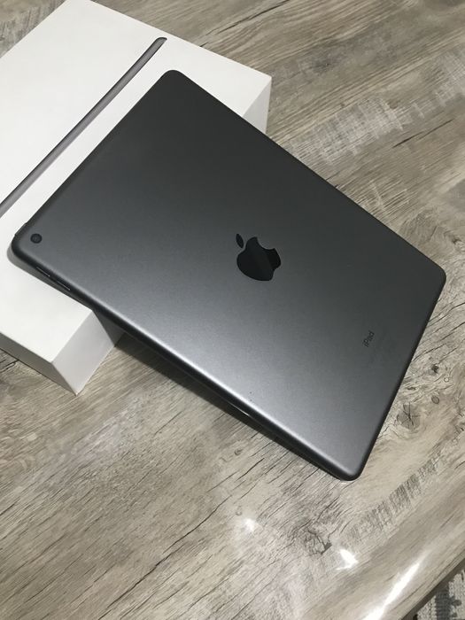 Продам Ipad 2019 Wi-Fi 32 GB