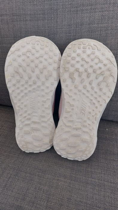 Бледо розови маратонки за момиче 26