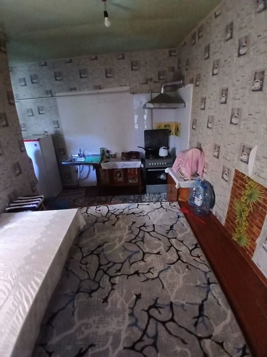 Hovli sotiladi. Продаётся участок