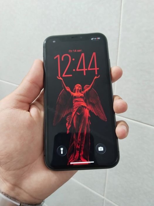 Срочно продам 11 айфон 64 гб