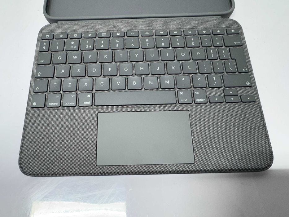 Kлавиатура - Logitech Combo Touch за iPad 10 Gen