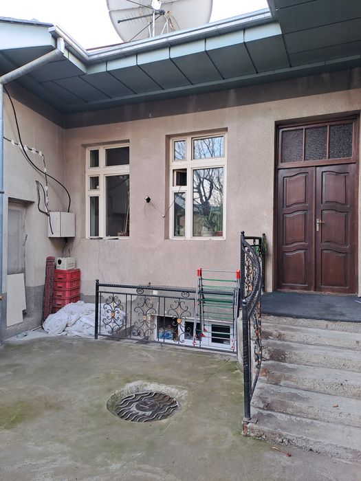 Куча юзасидан 1,6 сотих уй сотилади, тижорат ёки бизнес учун. Олмазор