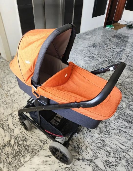 Детска количка с две приставки - зимен кош за новородено и седалка