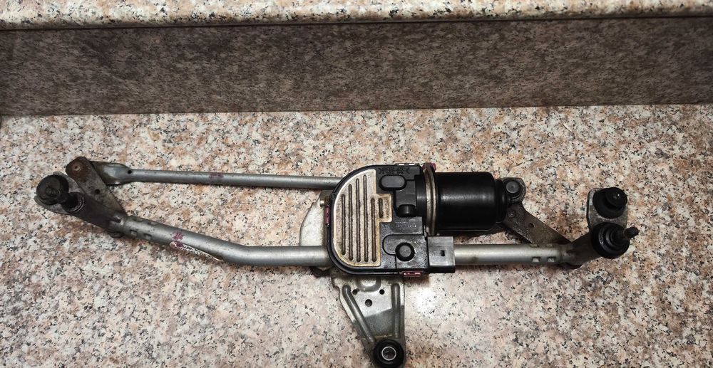 Механизъм с мотор на предни чистачки за VW Passat B6