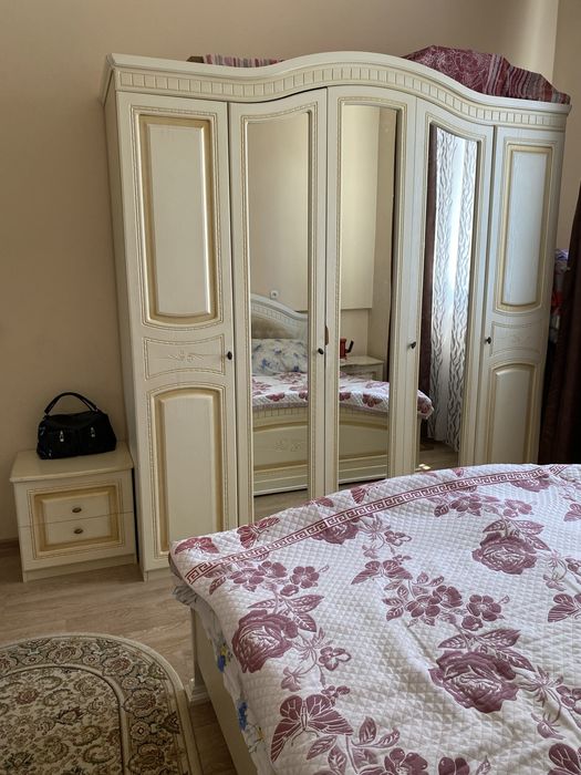 Продается спальный гарнитур