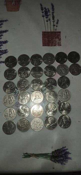 Продам рубли юбилейные остались те что на 1м фото