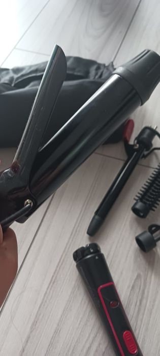 Ondulator si placa creponat parul