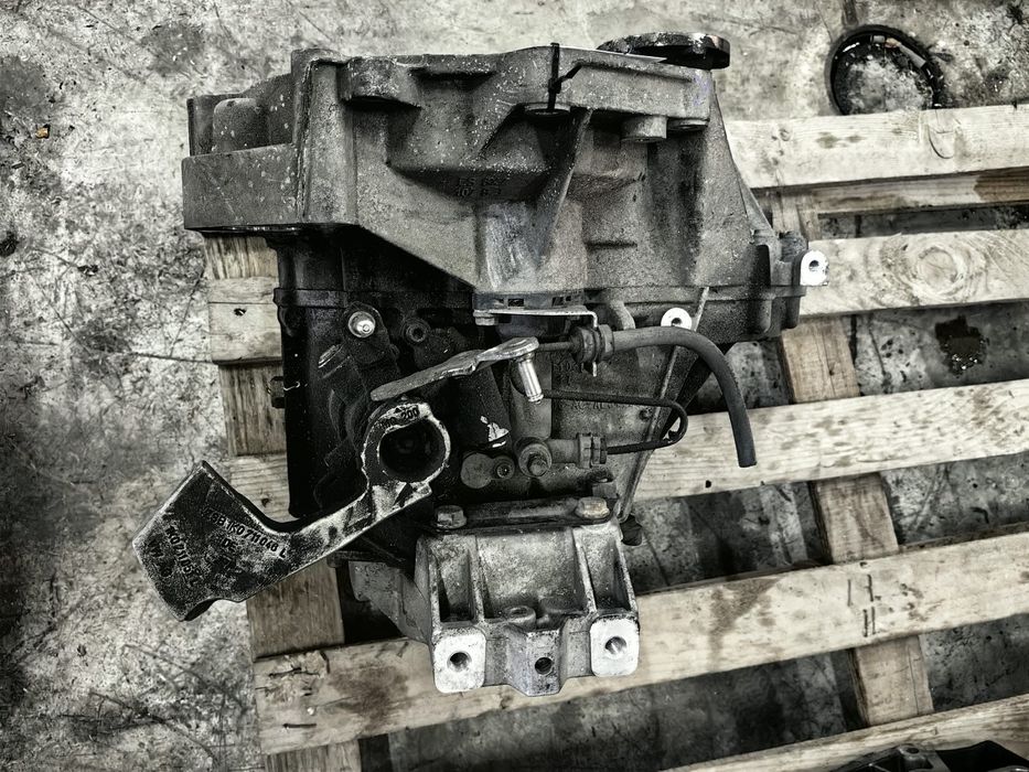 Ръчна скоростна кутия Volkswagen/Audi 1.6 FSI 16V 6скорости - JHY