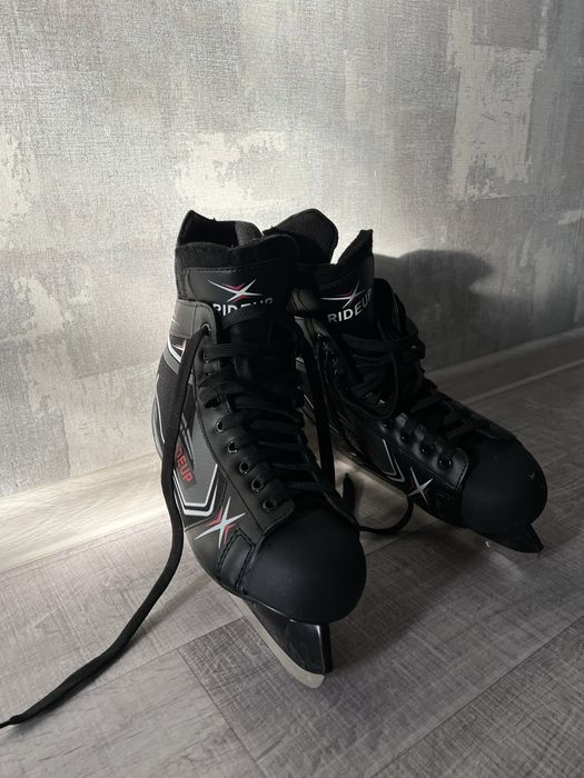 Коньки хоккейные