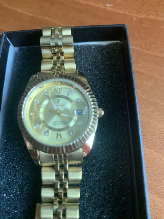 Дамски часовник ,чисто нов