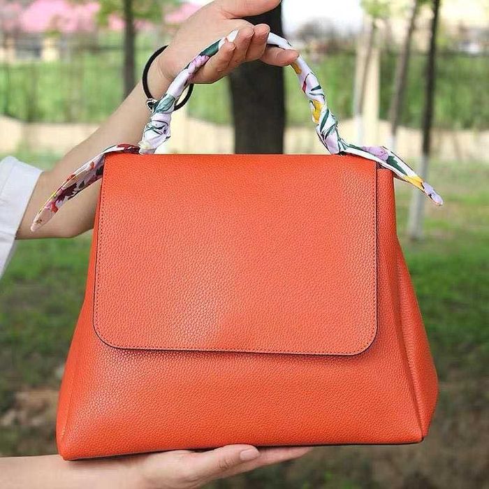 Estee Lauder оригинална нова дамска чанта