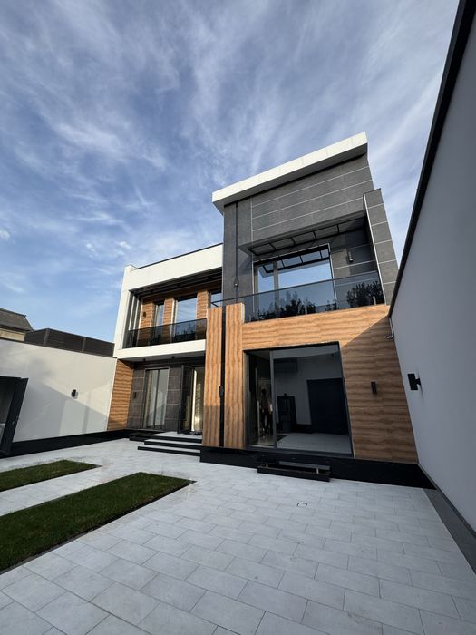 VIP-дом 500 м² | Центр Луначарского | 4 сотки