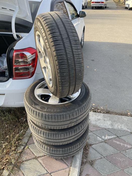 Продам комплект дисков с резиной