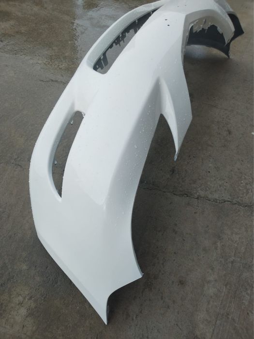 Бампер передний на Mazda 306