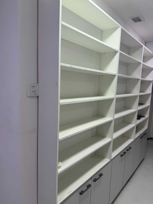 Шкаф с полками белый