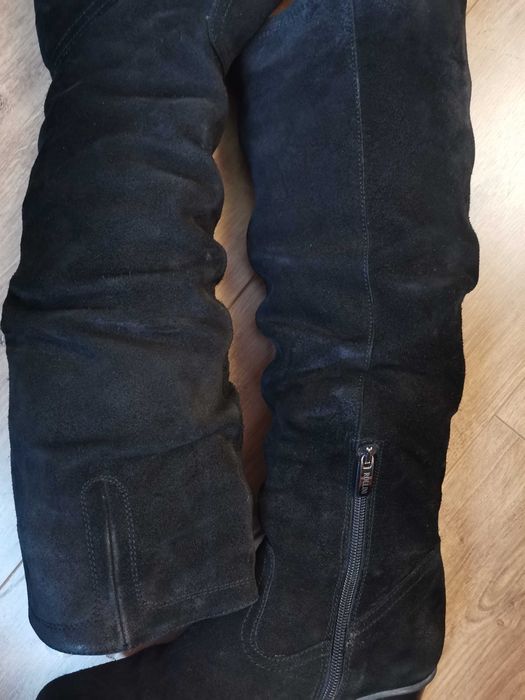 Дамски велурени ботуши