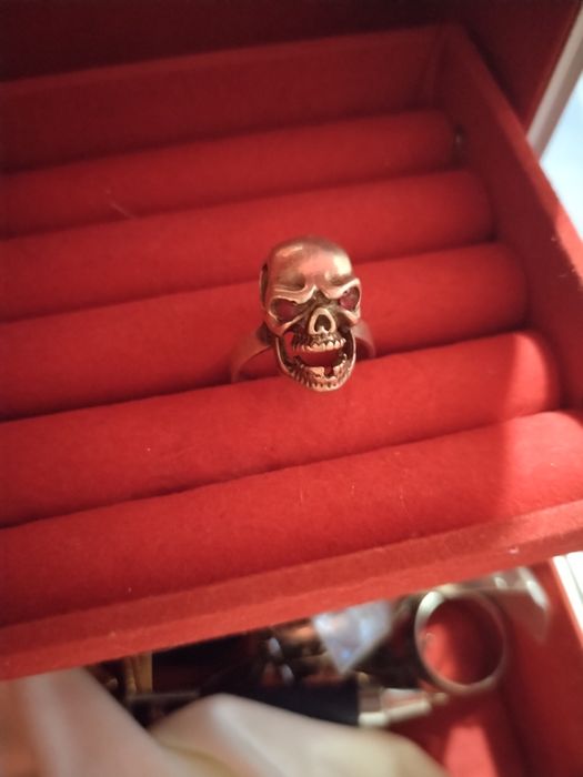 Продам кольцо Череп