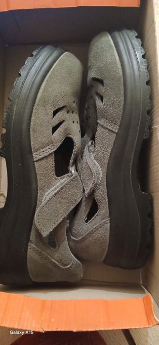 Bocanci protectie noi 100 lei