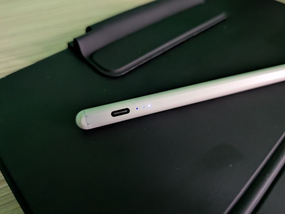 iPad 10.9 (2022), 64GB cu husă ESR şi stilou Next ONE (istyle.ro)