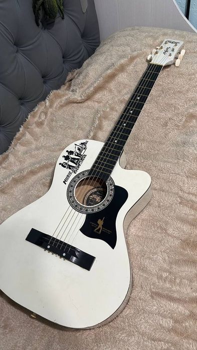 Продаёться гитара, цена договорная