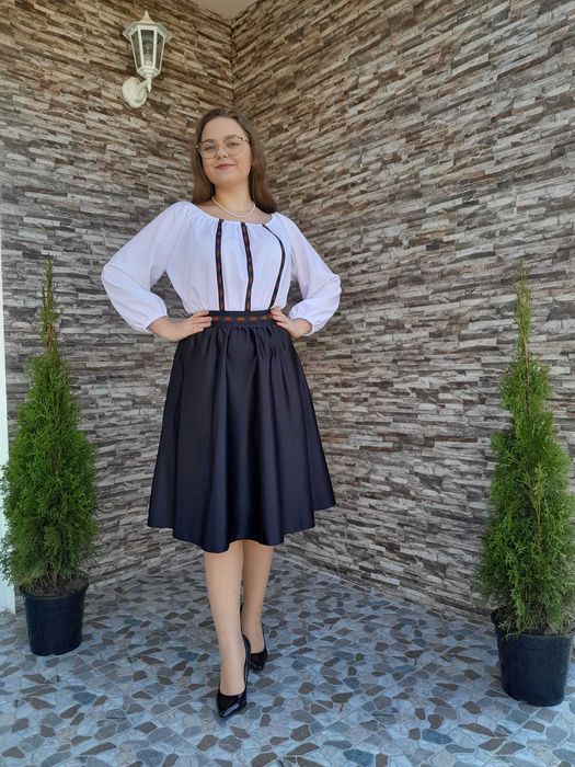 Rochie elegantă cu motive tradiționale