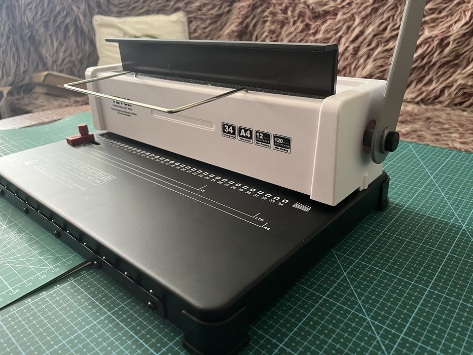 Продавам машина за подвързване с метална спирала