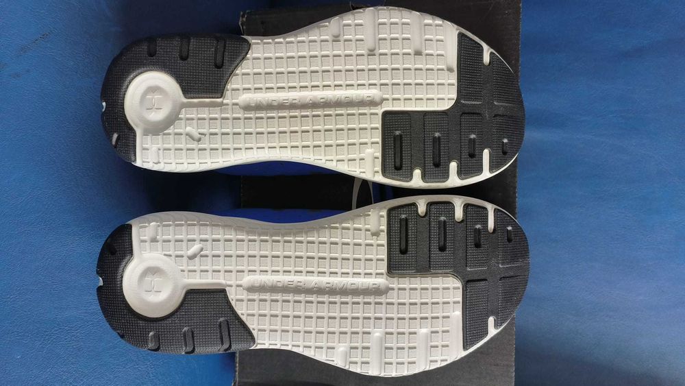 Under Armour - NOU - 150 lei - 38