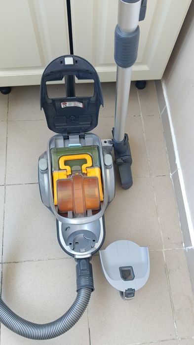 Пылесос LG Kompressor 2000w
