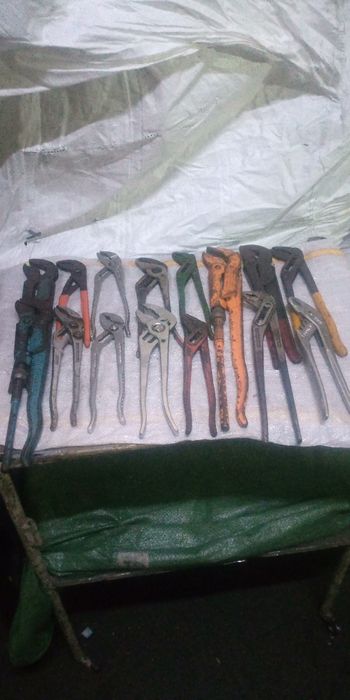 i. Scule vechi de altădată. Clești patenți foarfeci dălți cricheti.