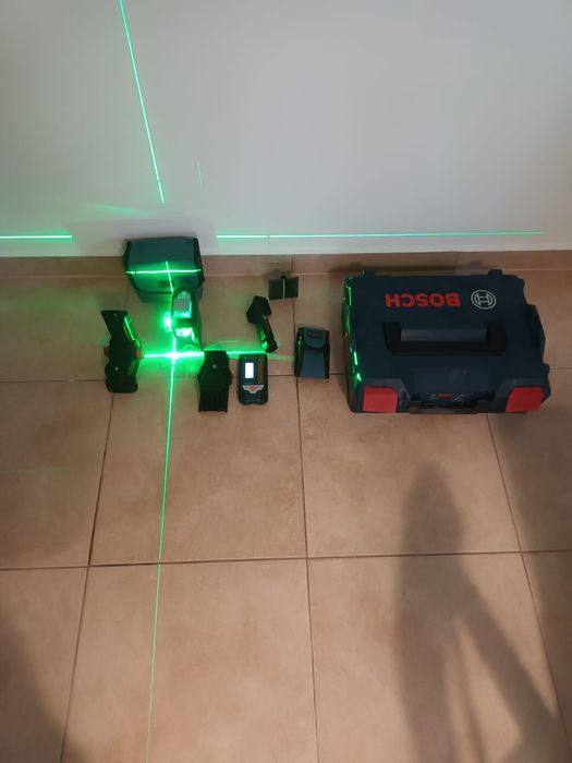 Vând laser Bosch cu lumina verde 360