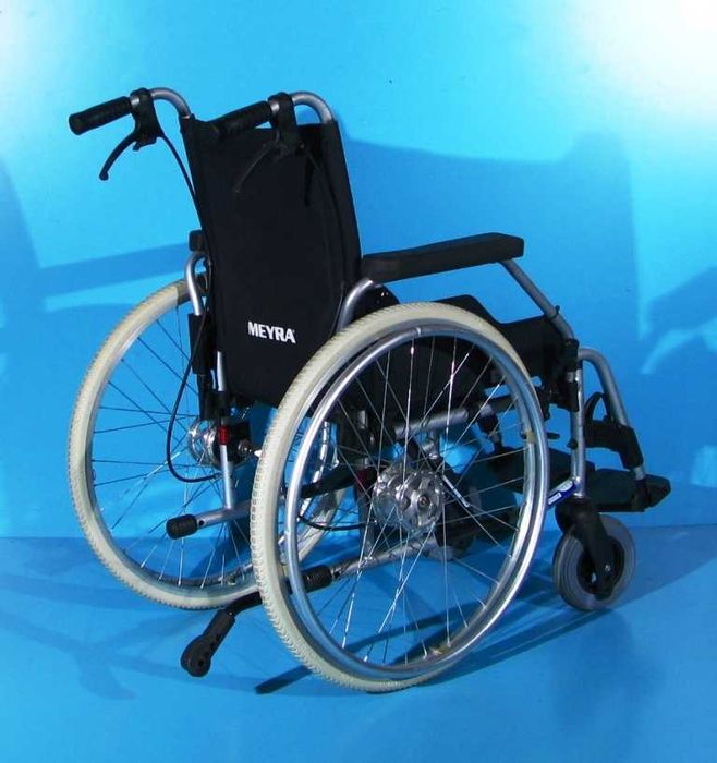 Scaun cu rotile invalizi Meyra - latime sezut 40 cm