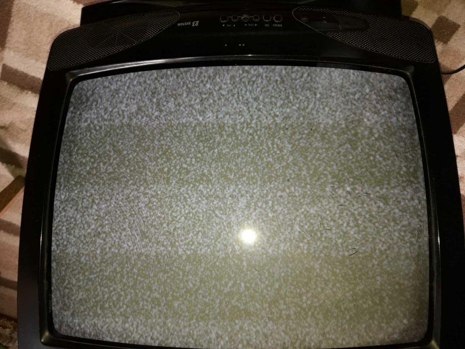 •телевизор старый.